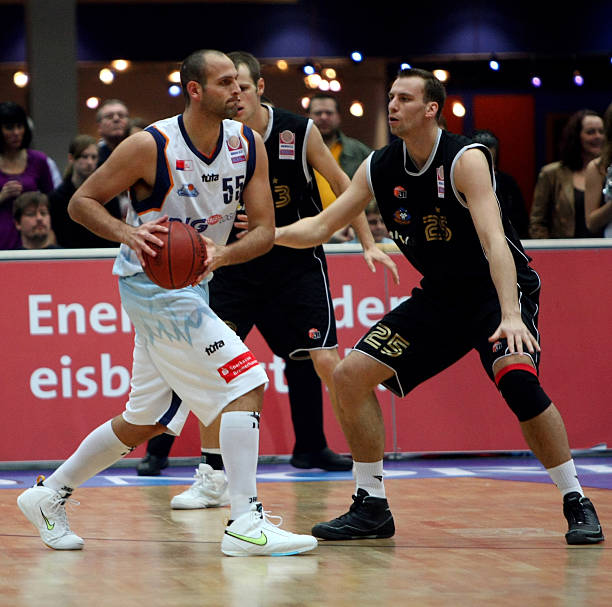 以微弱优势 以微弱优势