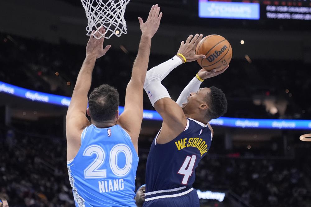 B费在队中 B费在队中